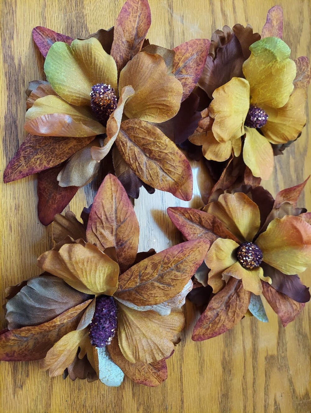 Pier 1 fall-themed floral napkin rings. Set Of 4  Autumn colors   8"